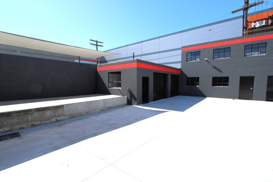 More Photos Of 521 Commercial St, Glendale Warehouse For Lease