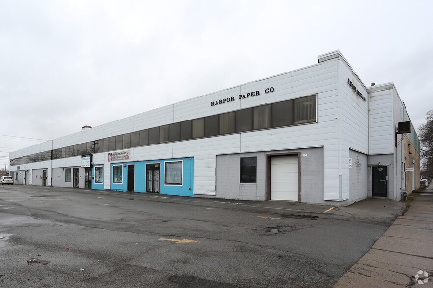 Primary Photo Of 2425 Hyde Park Blvd, Niagara Falls Freestanding For Lease