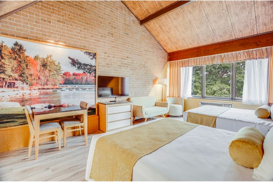 More Photos Of 428 Moseywood Rd, Lake Harmony Hotel For Sale