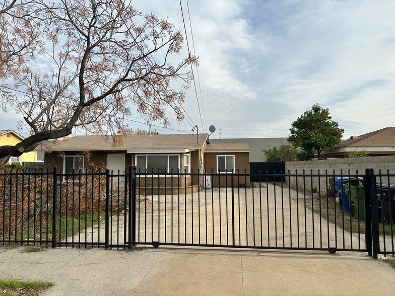 More Photos Of 12422 Bromwich St, Pacoima Land For Lease