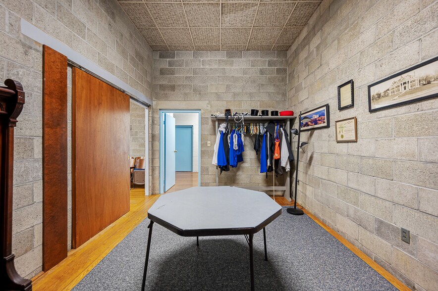 More Photos Of 27 Brandes St, Webster Office For Sale