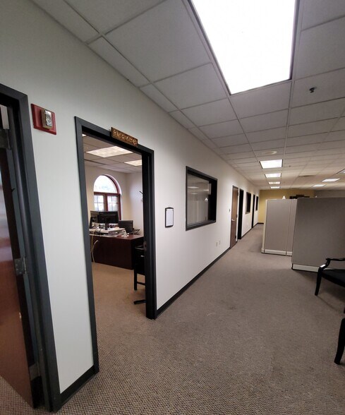 More Photos Of 1600 Pennsylvania Ave, Charleston Office For Lease