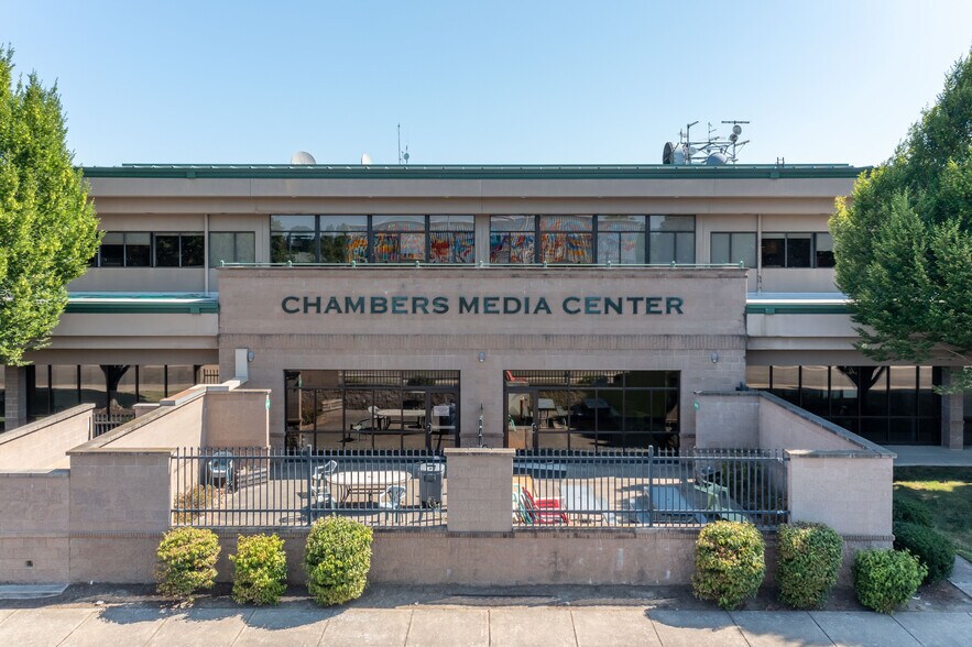 More Photos Of 2975 Chad Dr, Eugene Office For Lease