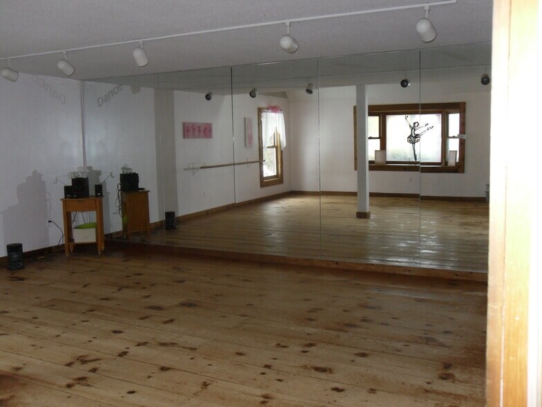 More Photos Of 596 Main St, Somers Freestanding For Sale