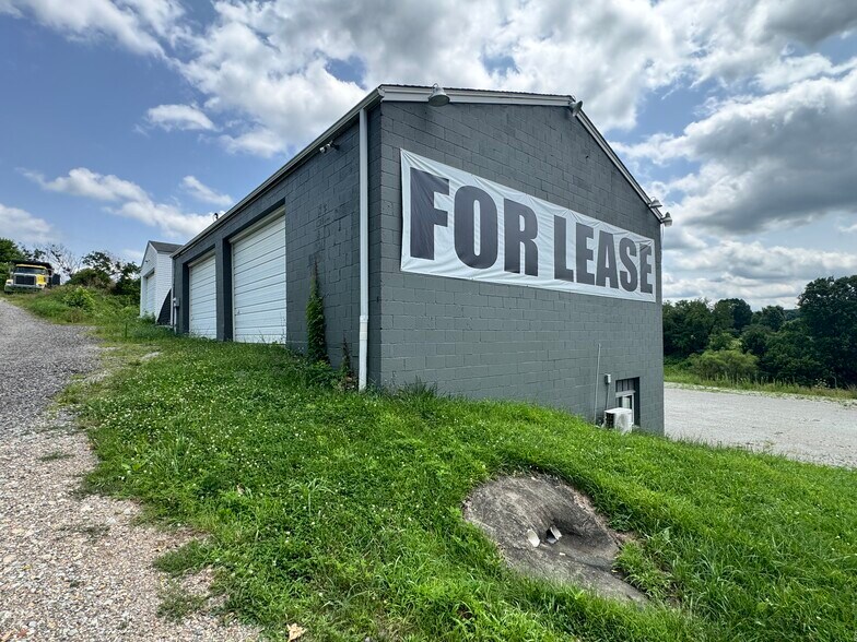 More Photos Of 797 Carlton Dr, Bentleyville Warehouse For Lease