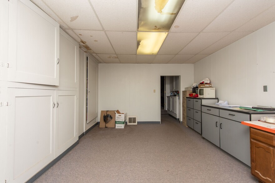 More Photos Of 250 E Villard St, Dickinson Office For Sale