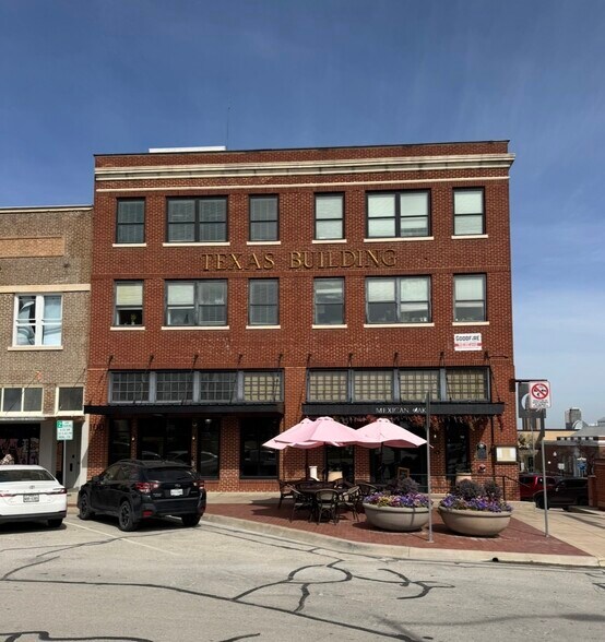 More Photos Of 100-102 W Oak St, Denton Office For Lease