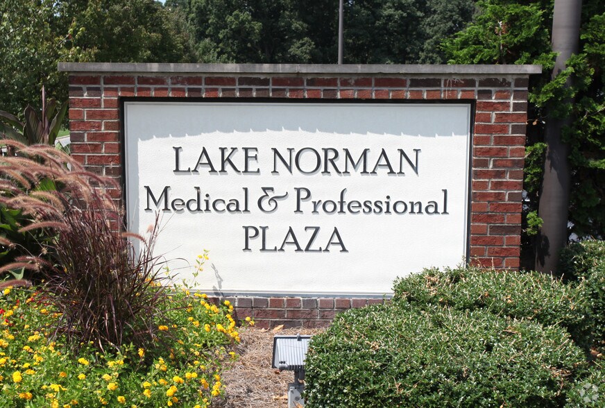 More Photos Of 146 Medical Park Rd, Mooresville Unknown For Lease