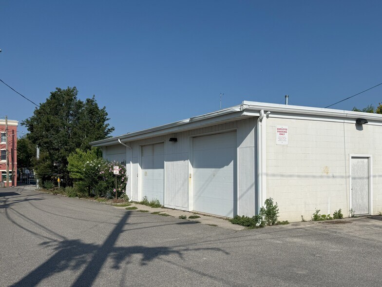 More Photos Of 200 Main St, Greenport Storefront Retail Residential For Sale