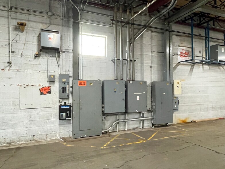 More Photos Of 141 S. Ellis, Wichita Warehouse For Lease