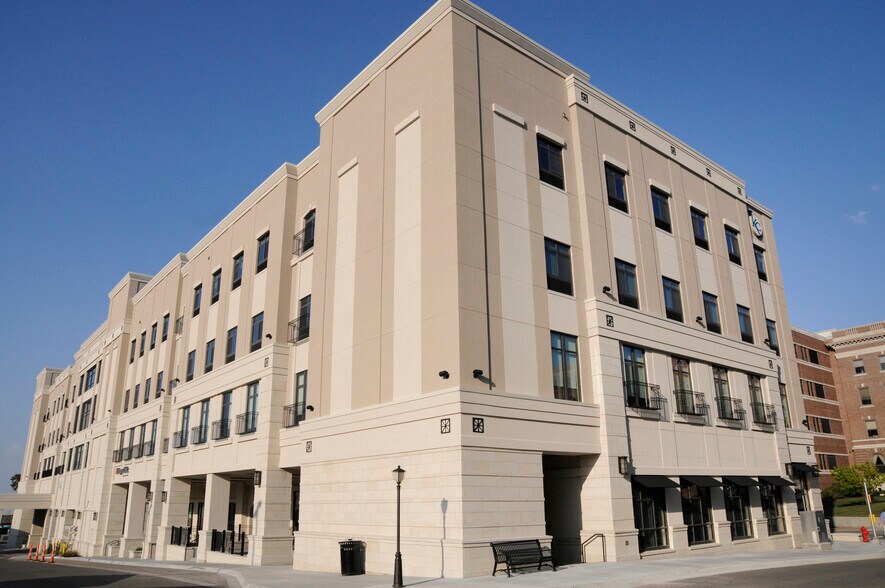 More Photos Of 3900-3928 Rainbow Blvd, Kansas City Medical For Lease