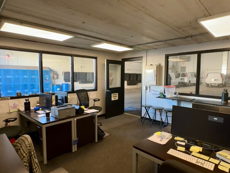 More Photos Of 692 Glendale St, Saint Paul Industrial For Sale