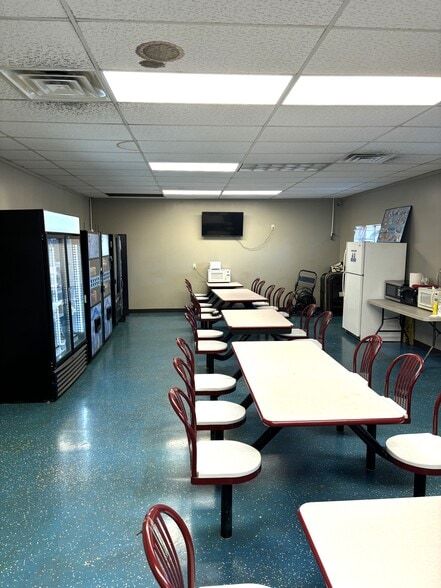 More Photos Of 3401 W 8th St, Muncie Warehouse For Sale