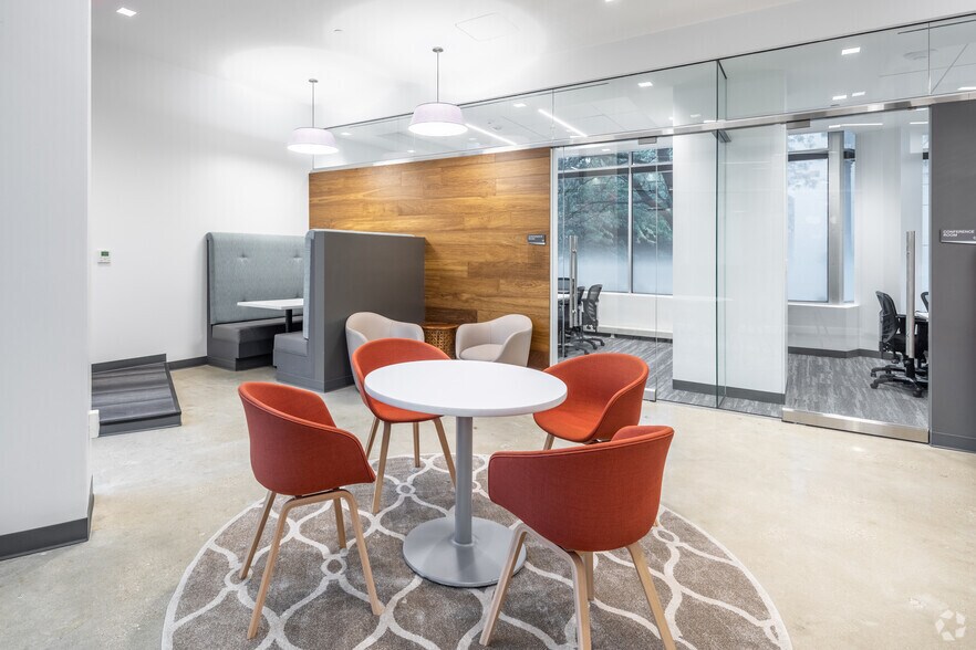 More Photos Of 8455 Colesville Rd, Silver Spring Office For Sale