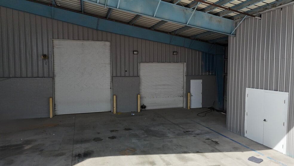 More Photos Of 313 Seaboard Ave, Venice Unknown For Lease