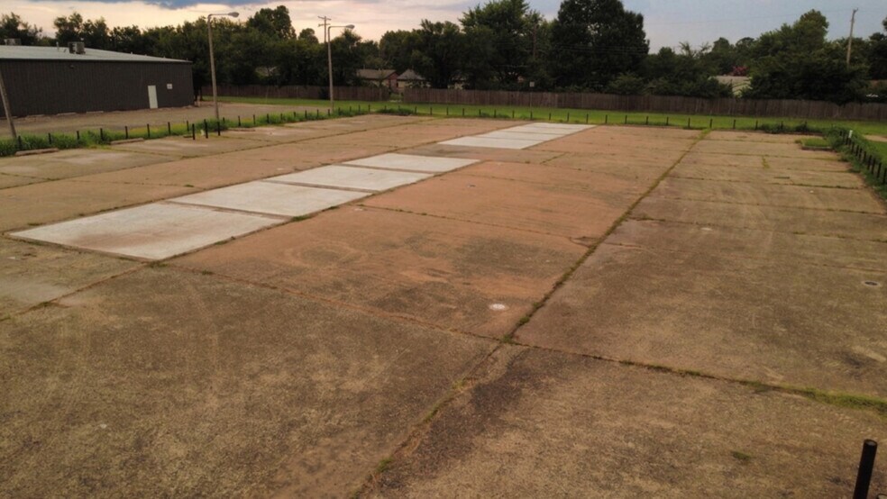 More Photos Of 9531 10th St, Midwest City Land For Lease