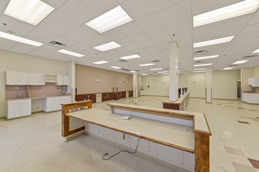 More Photos Of 4405 E Aloha Dr, Diamondhead Storefront Retail Office For Lease