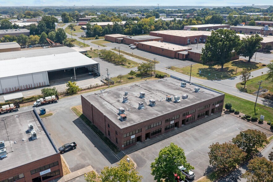 More Photos Of 350 Crompton St, Charlotte Industrial For Sale
