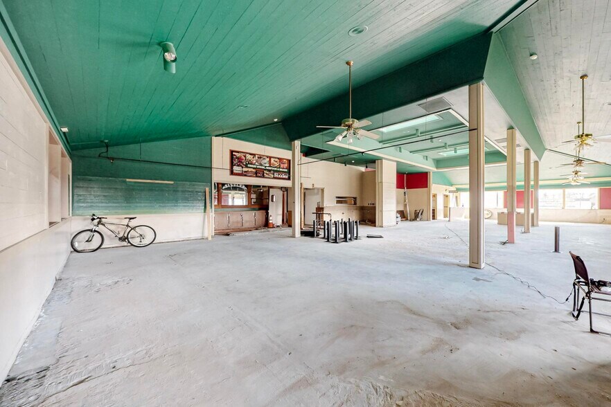 More Photos Of 3558 Wheaton Way, Bremerton Restaurant For Sale