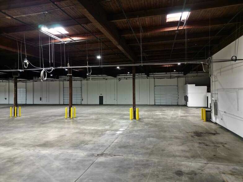 More Photos Of 4920 SE 26th Ave, Portland Industrial For Sale