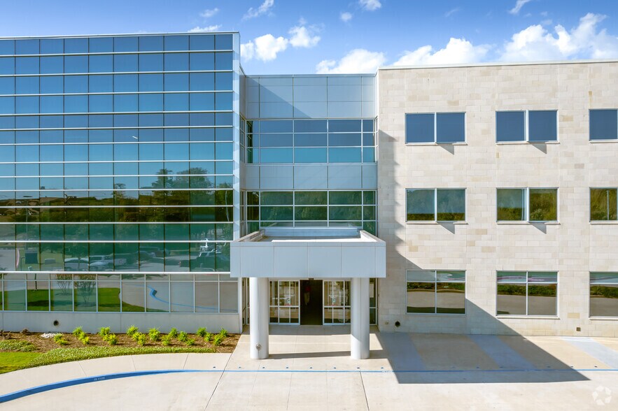 More Photos Of 5220 W University Dr, McKinney Unknown For Lease