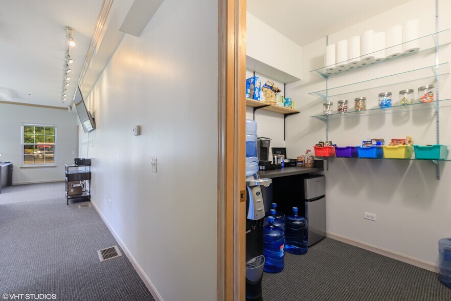 More Photos Of 27W140 Roosevelt Rd, Winfield Medical For Lease