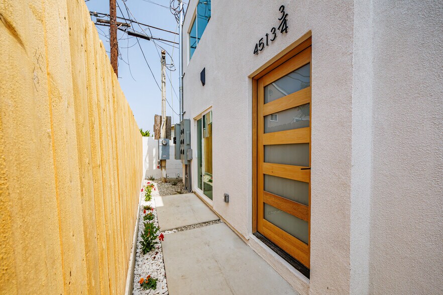 More Photos Of 4513 Rosewood Ave, Los Angeles Apartments For Sale