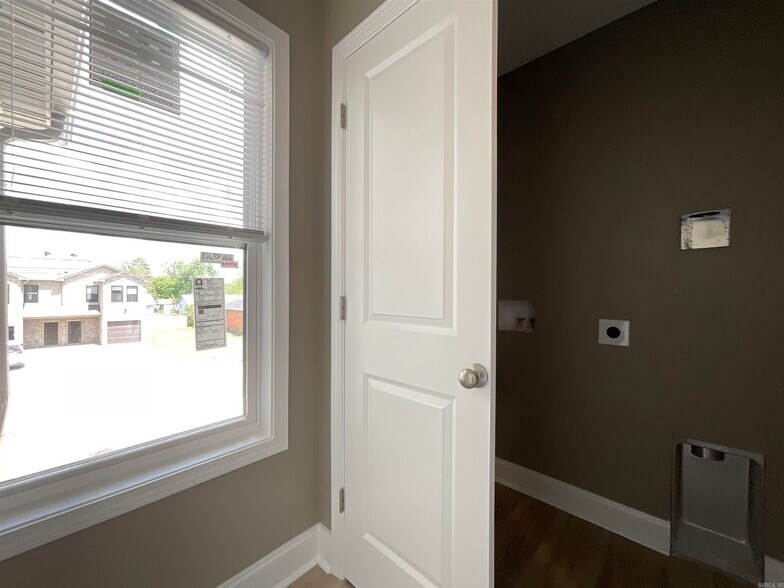 More Photos Of 405 & 407 E Center Street, Jacksonville Specialty For Sale