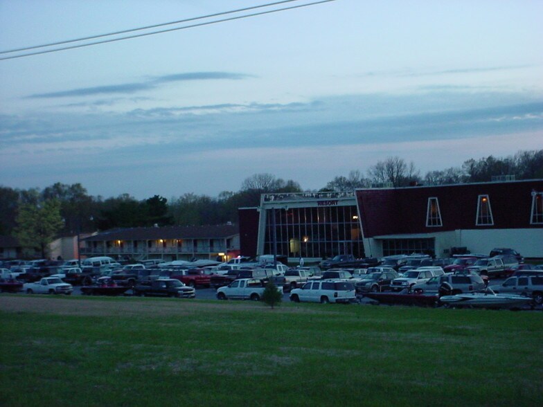 More Photos Of 7711 US Highway 641 N, Gilbertsville Hotel For Sale