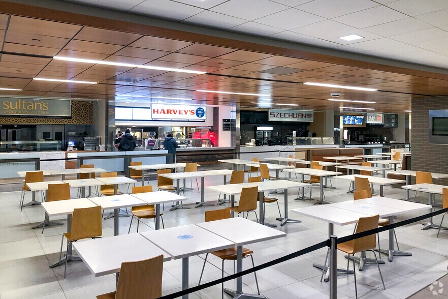 More Photos Of 200 Bay St, Toronto General Retail For Lease