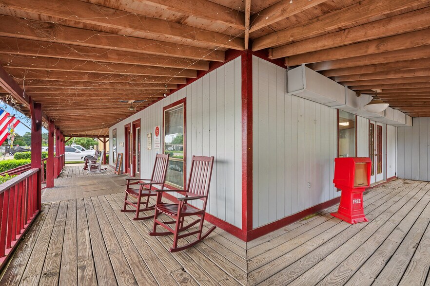 More Photos Of 22288 Pine St, Robertsdale Restaurant For Sale