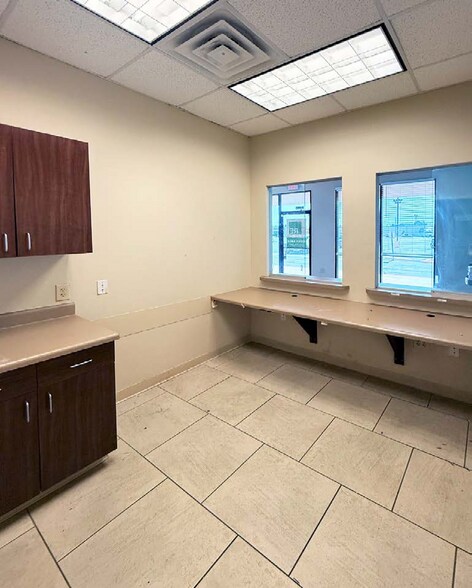 More Photos Of 2301-2335 SW Military Dr, San Antonio Unknown For Lease