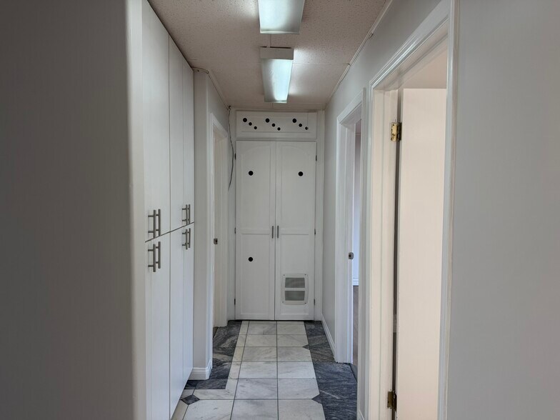 More Photos Of 1145-1147 S Robertson Blvd, Los Angeles Office For Lease