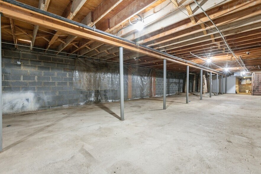 More Photos Of 390 Ramapo Valley Rd, Oakland Freestanding For Lease