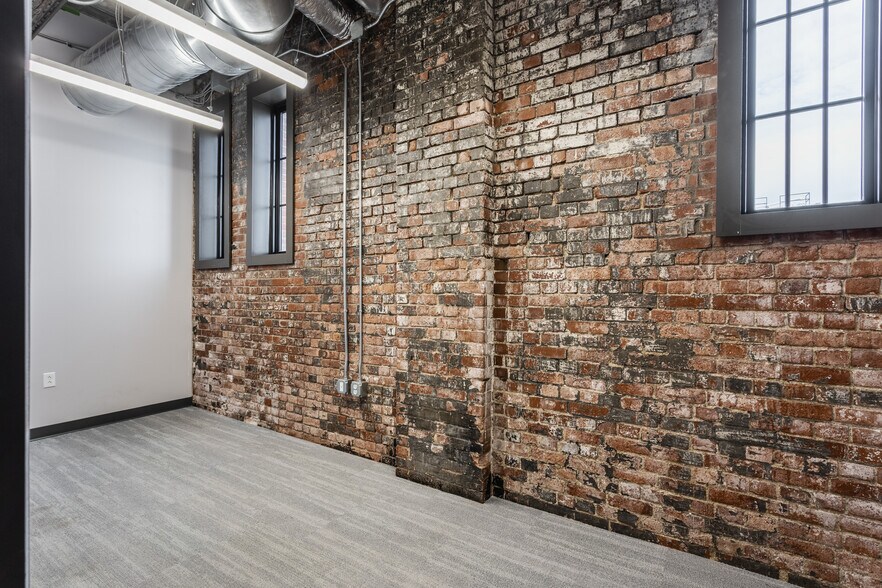 More Photos Of 1533 Lewis St, Indianapolis Coworking Space