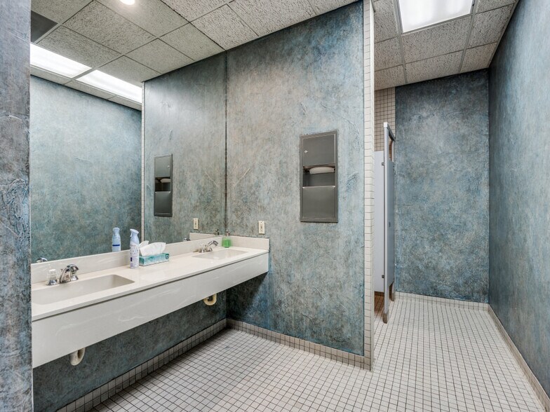 More Photos Of 1595 N Central Expy, Richardson Office Residential For Sale