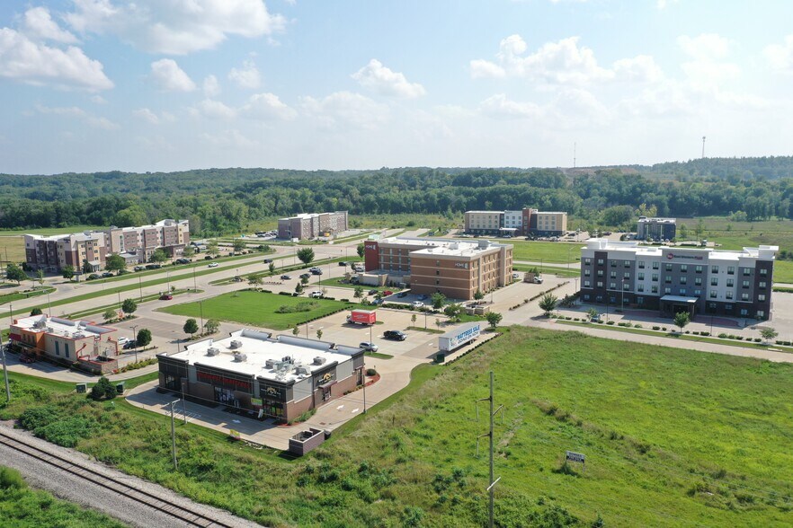 More Photos Of 746 Coral Ridge Ave, Coralville General Retail For Sale