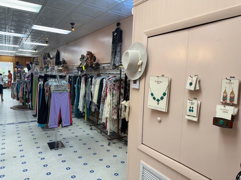 More Photos Of 140 N Woodland Blvd, Deland Storefront For Sale