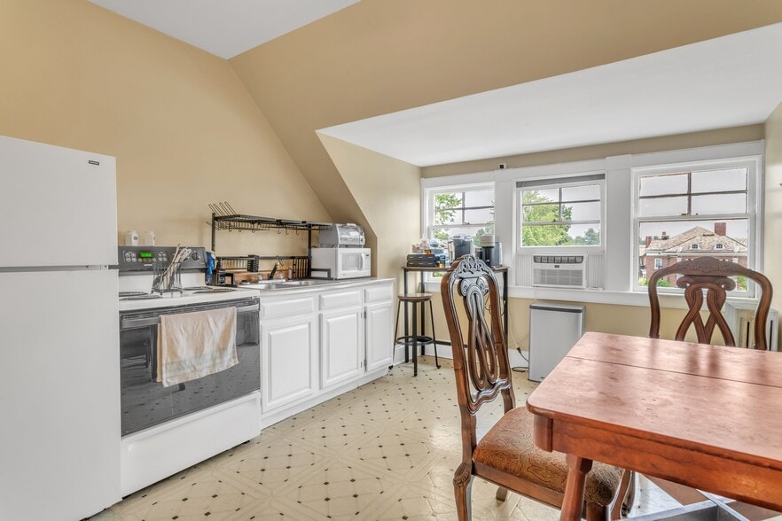 More Photos Of 270 Maple St, Springfield Hospitality For Sale