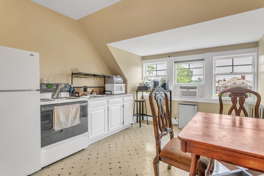 More Photos Of 270 Maple St, Springfield Hospitality For Sale