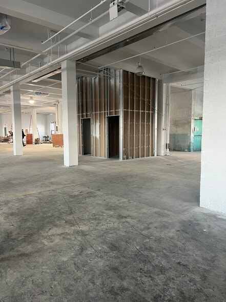 More Photos Of 375 Fairfield Ave, Stamford Warehouse For Lease