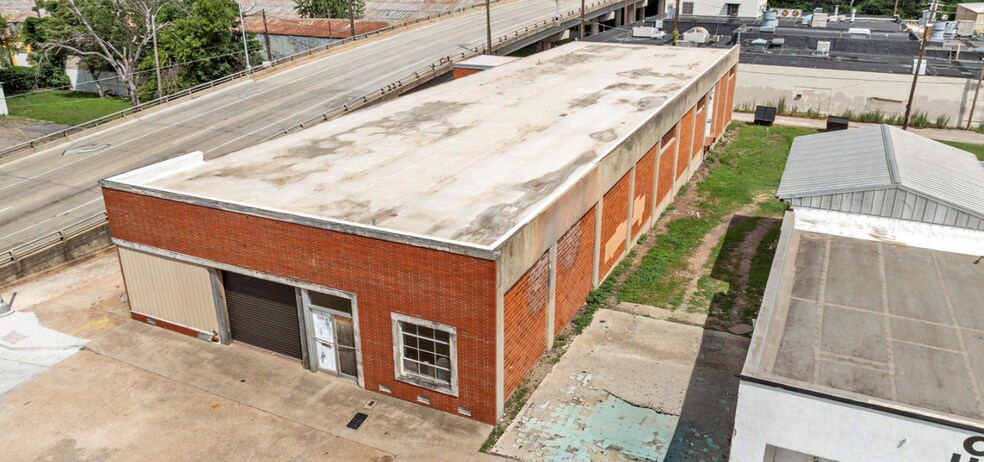 Primary Photo Of 1702 Franklin Ave, Waco Warehouse For Lease