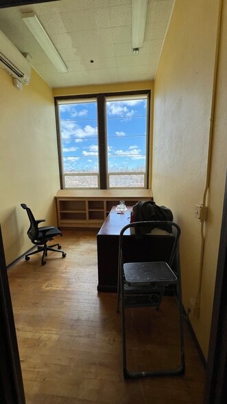 More Photos Of 115 NW State St, Pullman Loft Creative Space For Sale