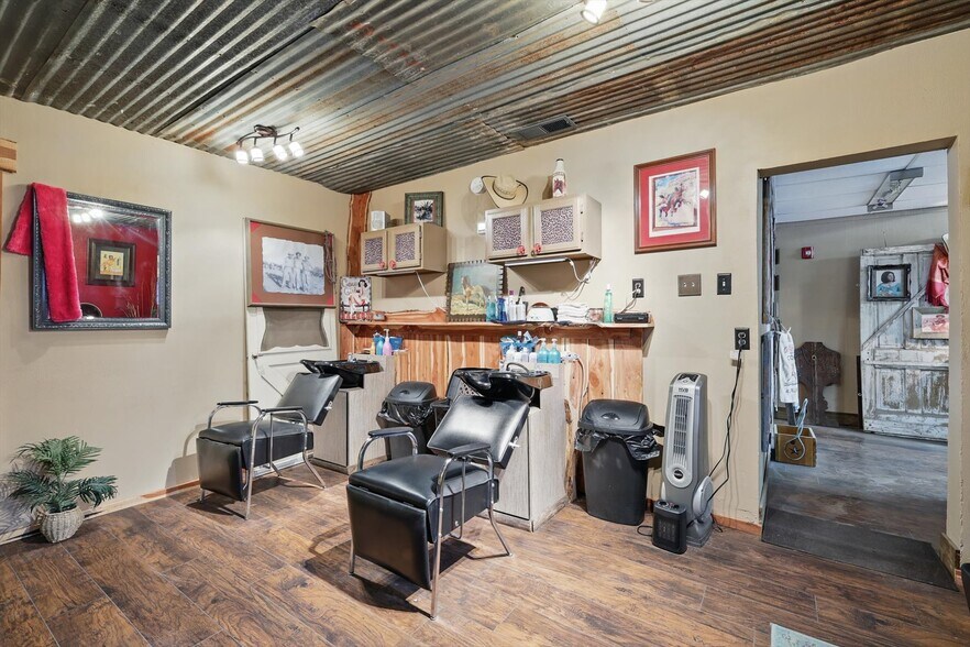 More Photos Of 206 W McCart St, Krum Storefront For Sale