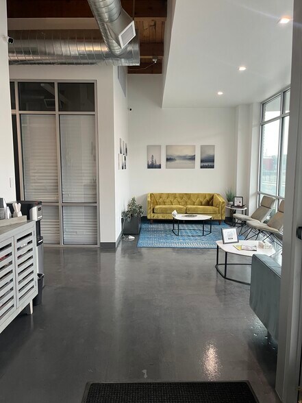 More Photos Of 2015 Dallas St, Aurora Storefront Retail Office For Lease