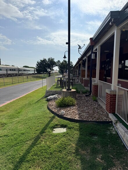 More Photos Of 601 E Whitestone- Blvd, Cedar Park Unknown For Lease