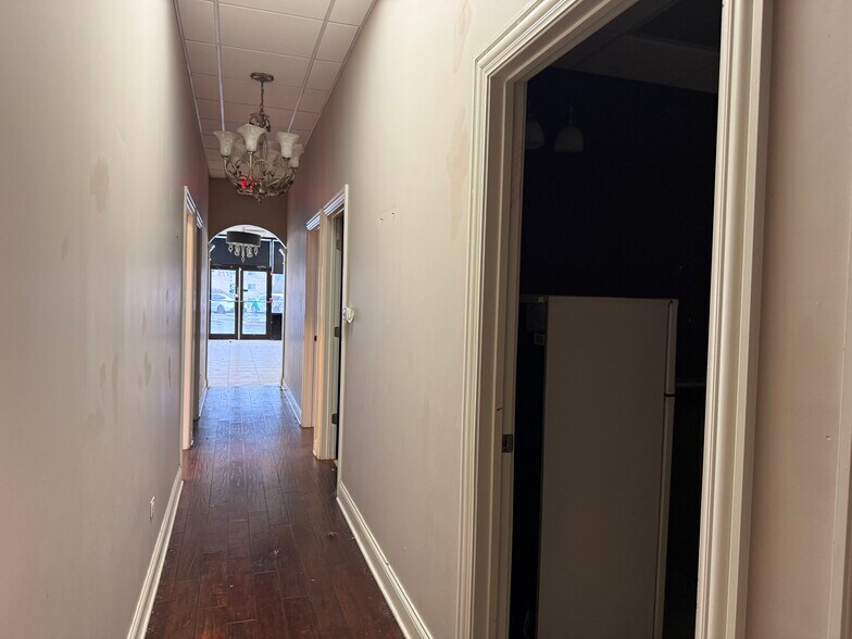 More Photos Of 771-777 Milwaukee Ave, Glenview Unknown For Lease