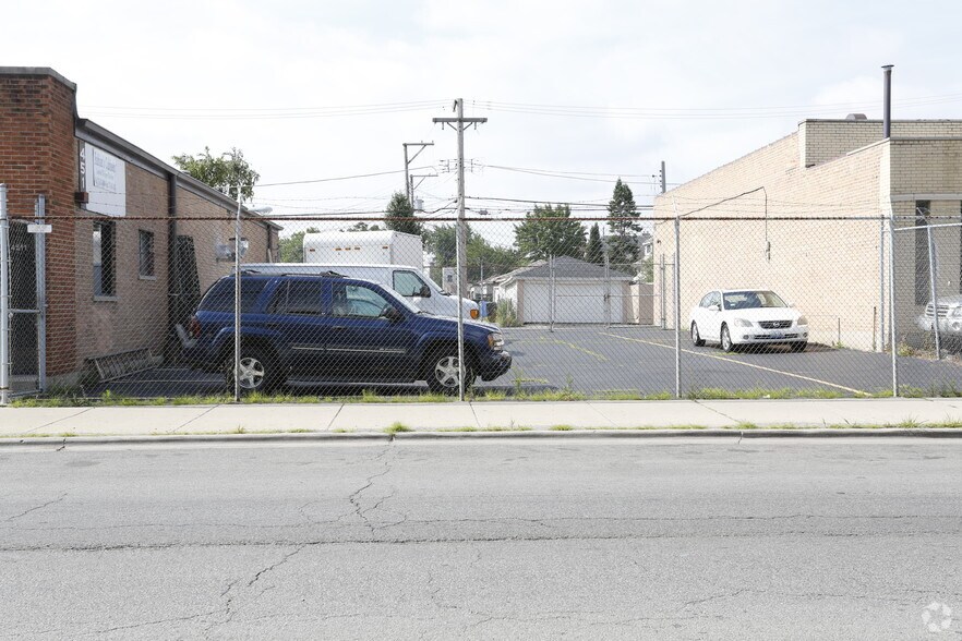 More Photos Of 4507-4511 W Belmont Ave, Chicago Distribution For Sale