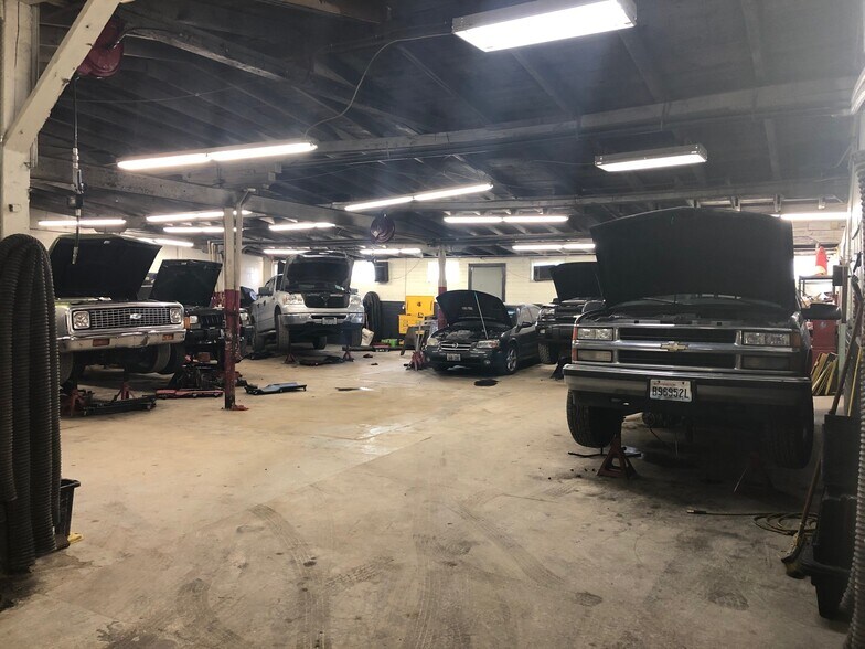More Photos Of 629 E Pioneer Ave, Puyallup Auto Repair For Lease