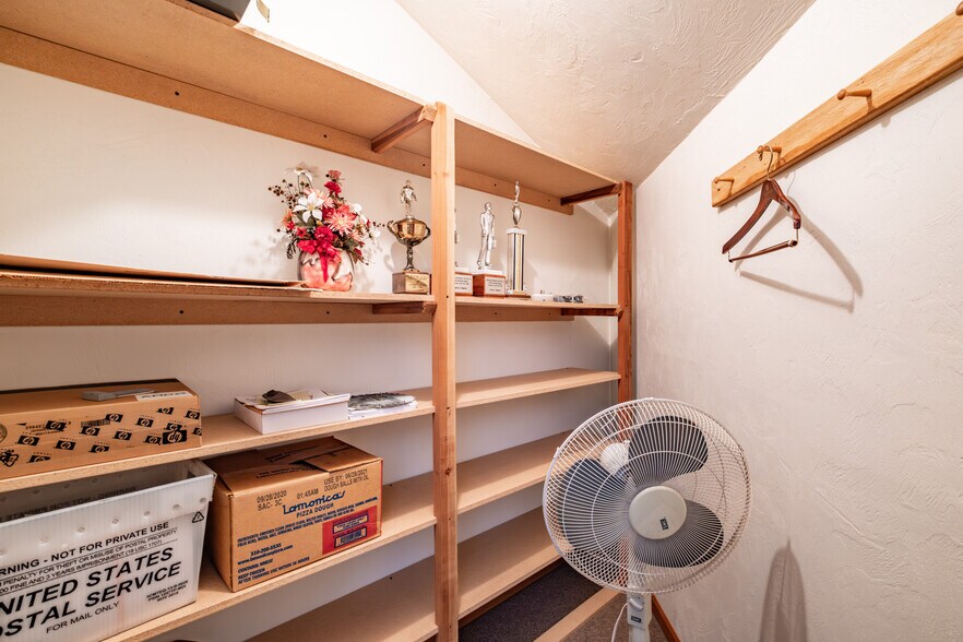 More Photos Of 1010 S Main St, Lebanon Loft Creative Space For Lease